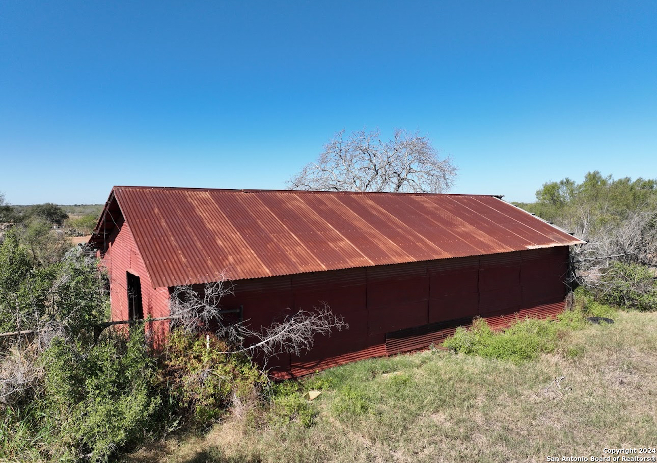 119 HIDDEN LN, Jourdanton, TX 78026 — photo 1