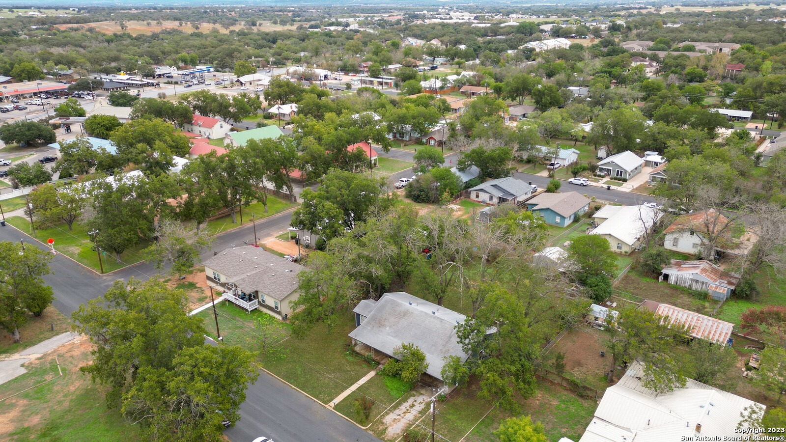 903 Franklin St, Fredericksburg, TX 78624 — photo 1