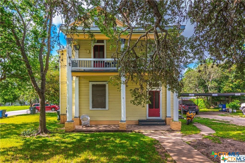 311 E Live Oak Street, Seguin, TX 78155 — photo 1