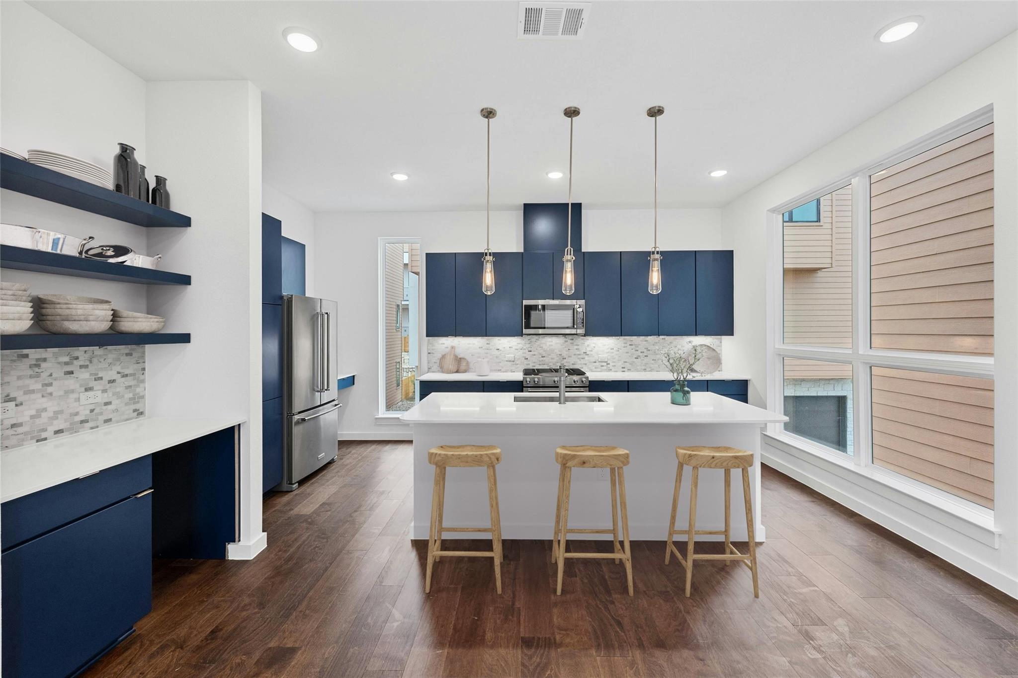 6823 Wolfcreek, Austin, TX 78749 — photo 1