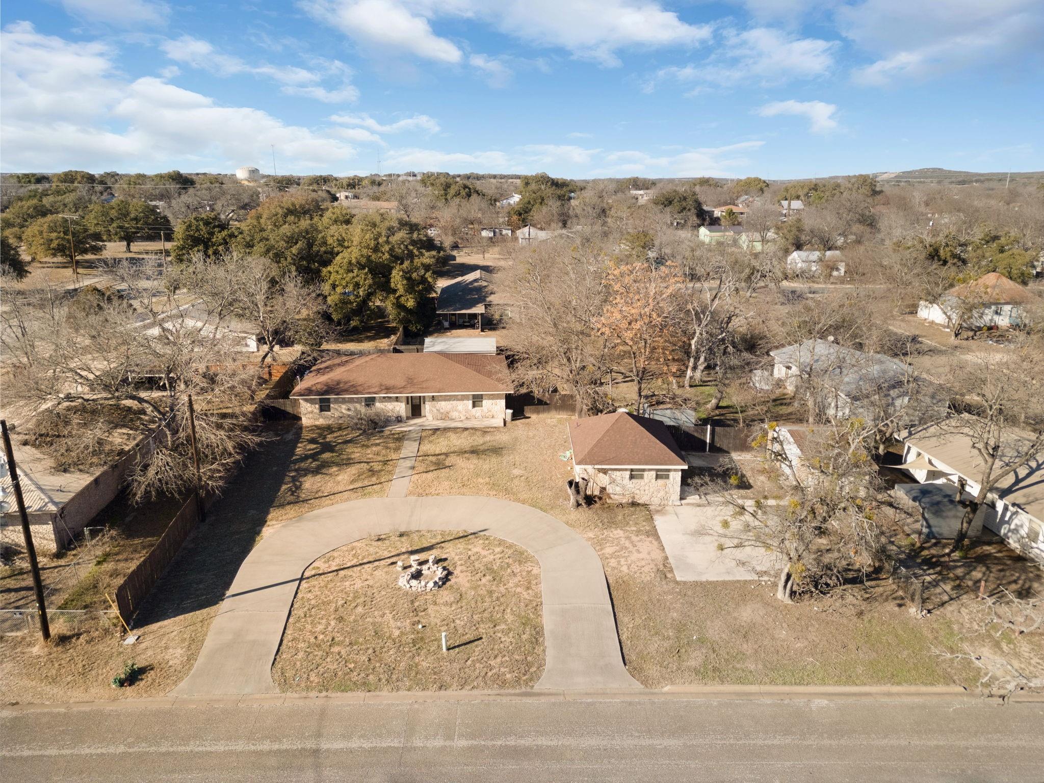 801 1/2 E Avenue C None, Lampasas, TX 76550 — photo 1