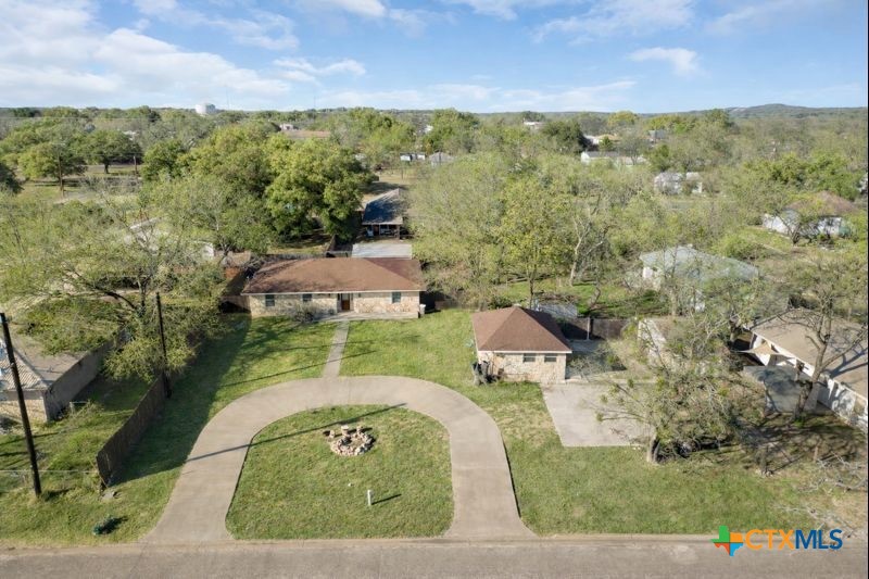 801 1/2 E Avenue C, Lampasas, TX 76550 — photo 1