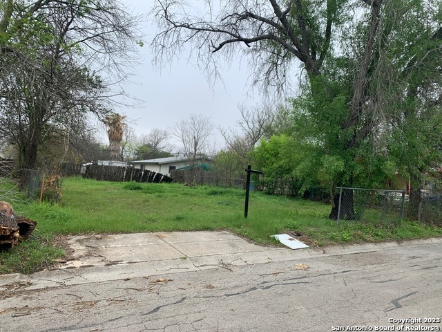 511 RILEY ST, Seguin, TX 78155 — photo 1