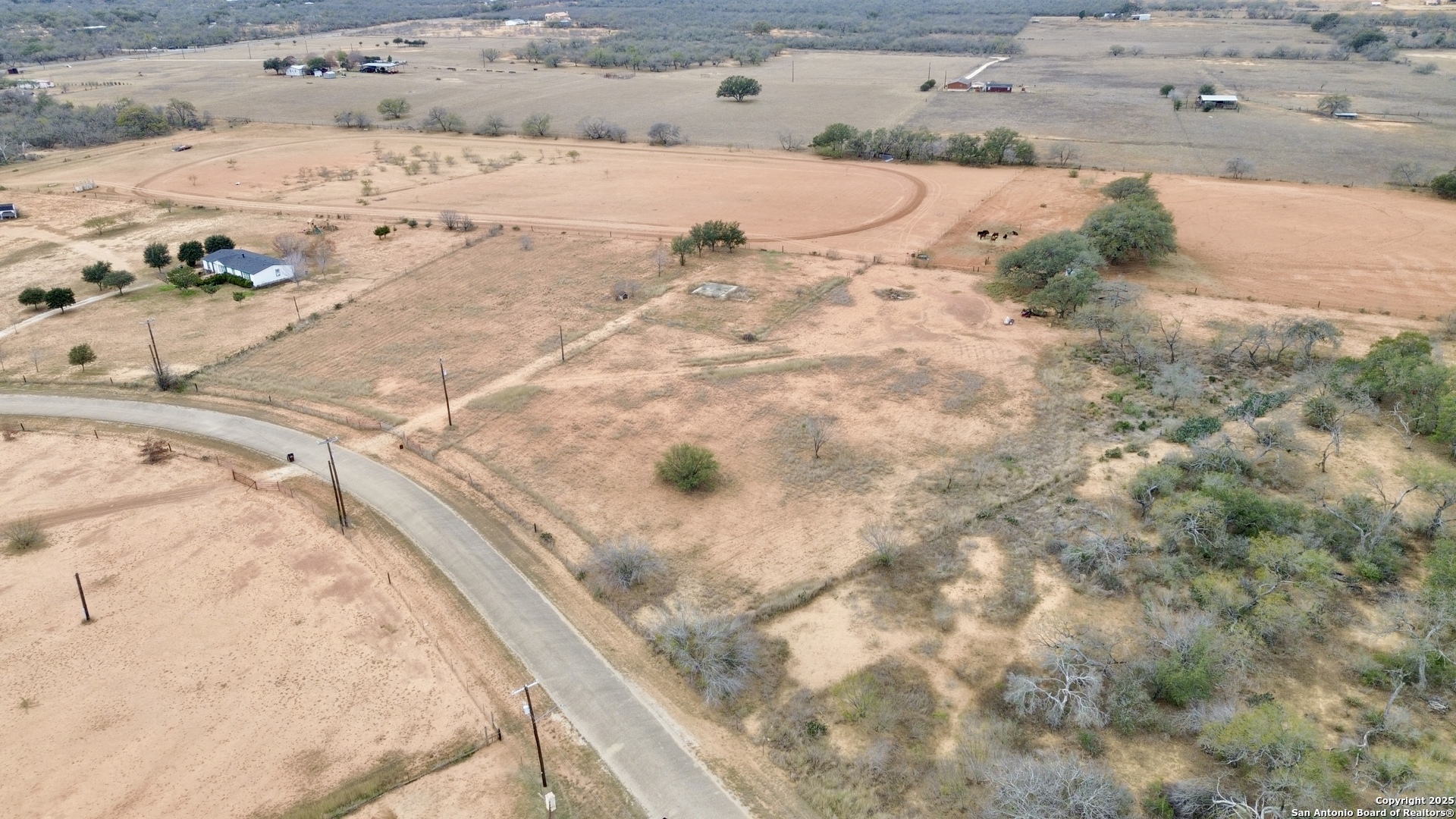 120 S RIDGE DR, Lytle, TX 78052 — photo 1