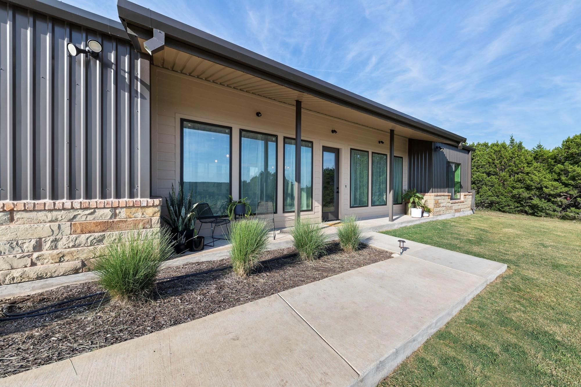 458 Hurst Place, Lampasas, TX 76550 — photo 1