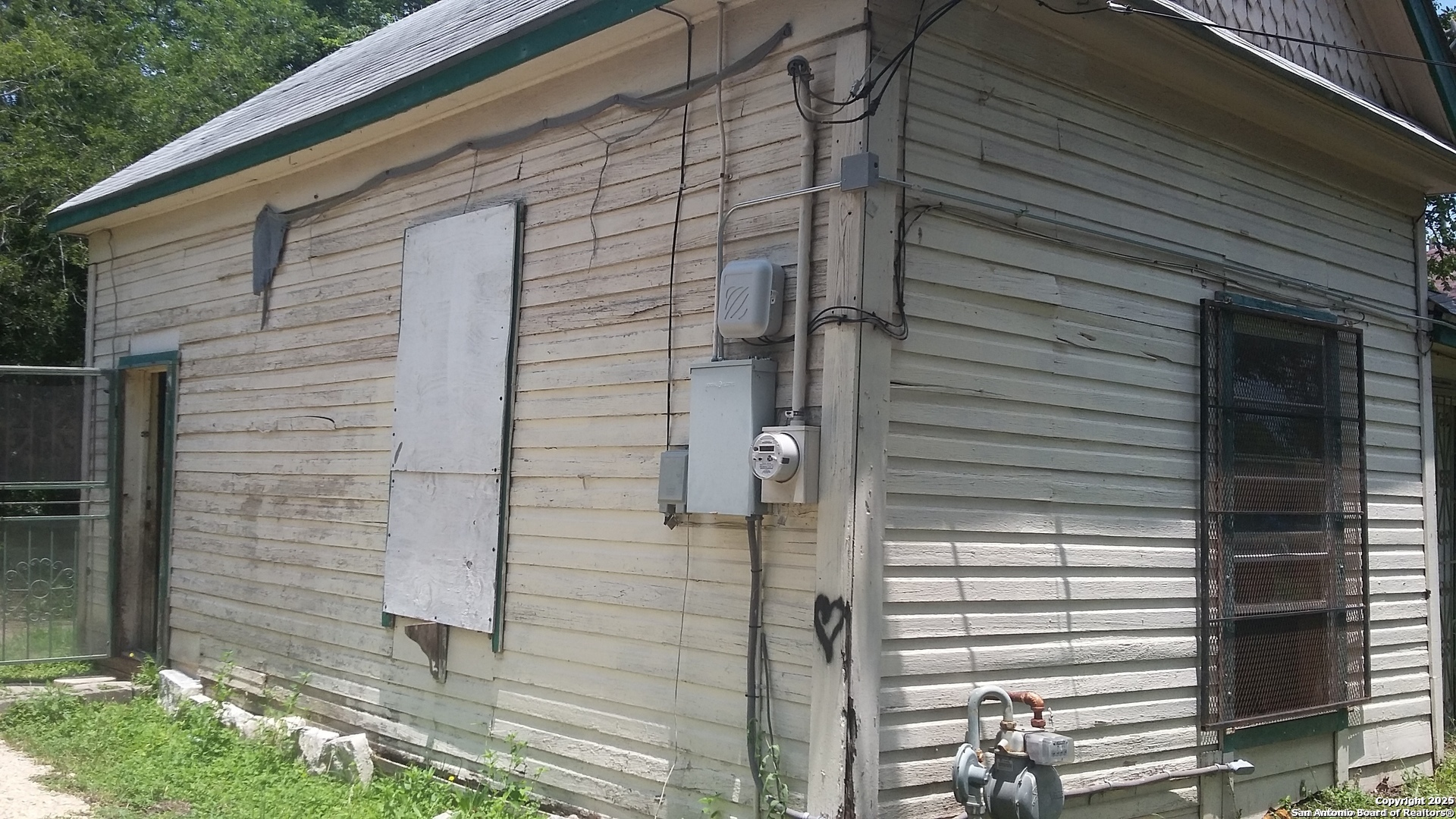 439 Vine St, San Antonio, TX 78210 — photo 1