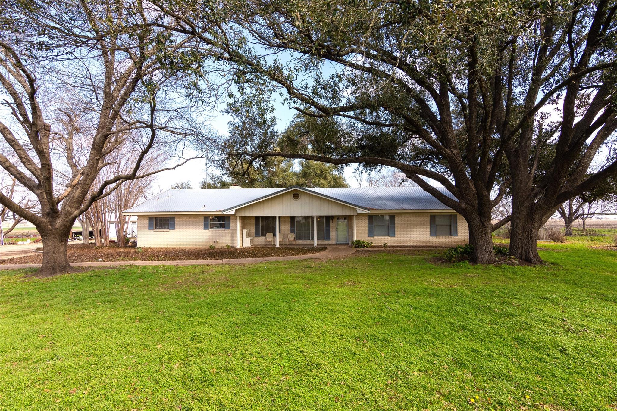 3310  N Main St, Taylor, TX 76574 — photo 1