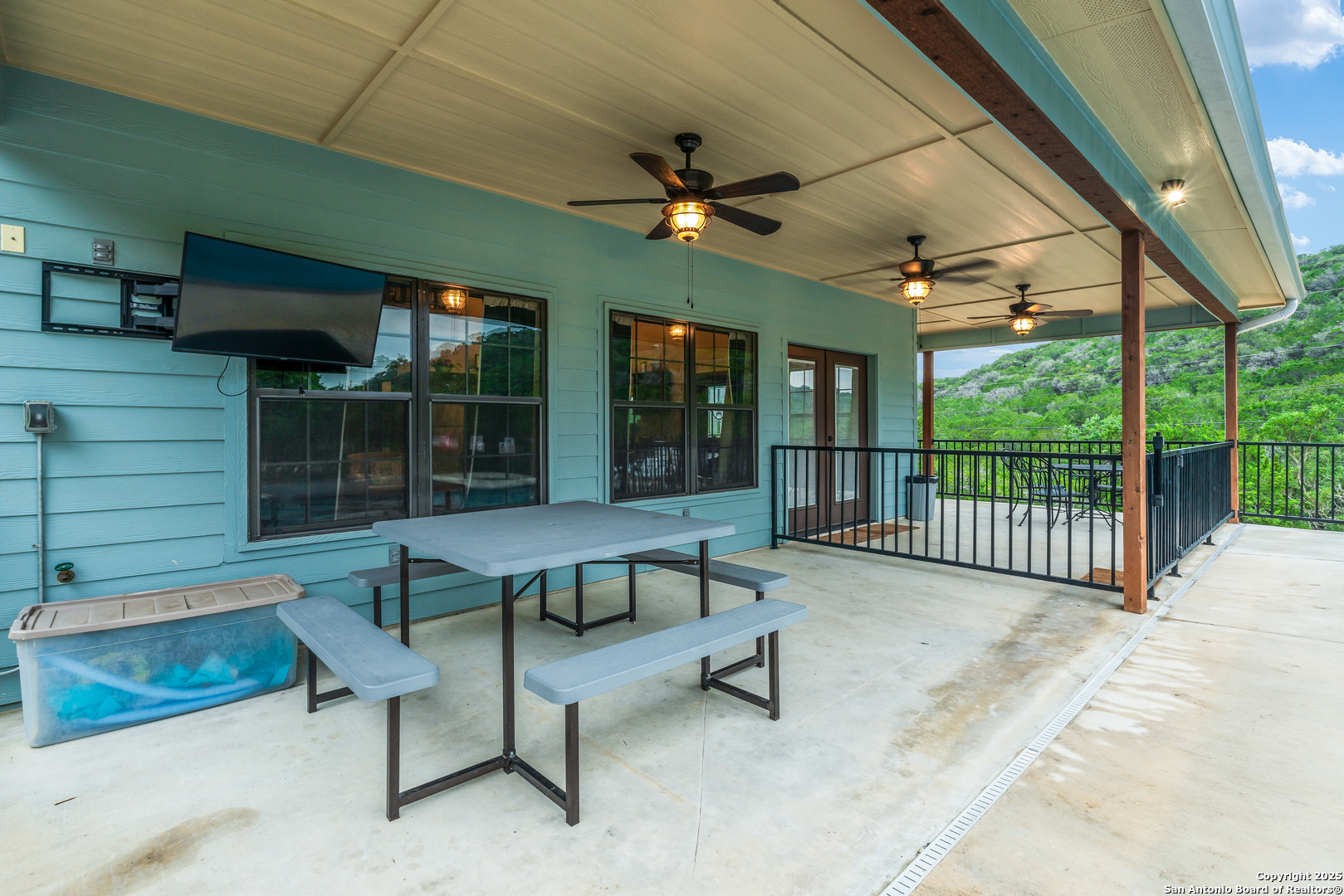488 Canyon Oaks, ConCan, TX 78838 — photo 1