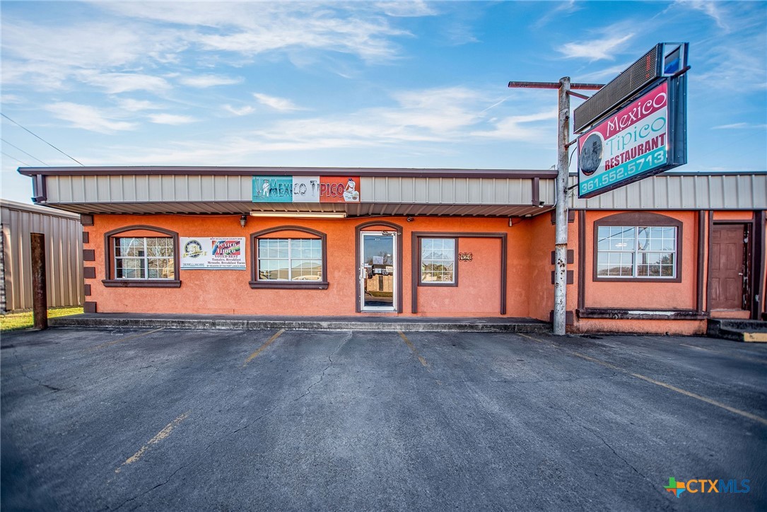 421 N Virginia Street, Port Lavaca, TX 77979 — photo 1