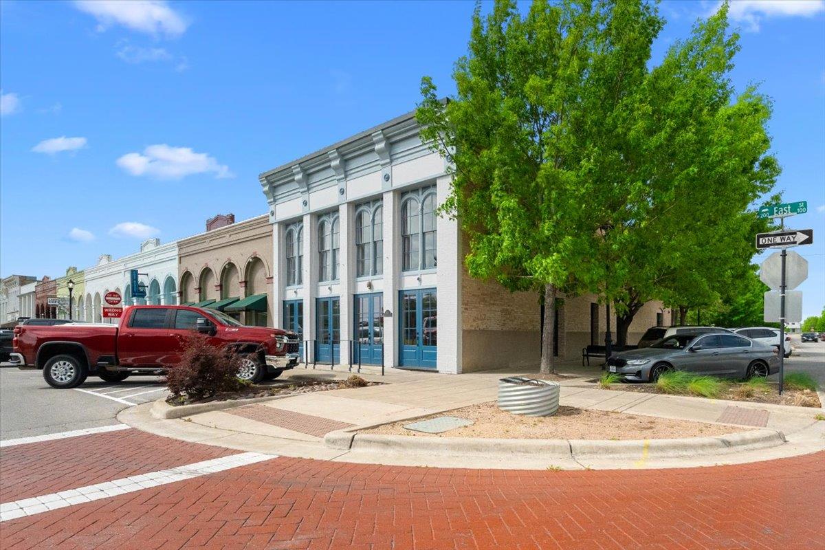 117 East, Hutto, TX 78634 — photo 1