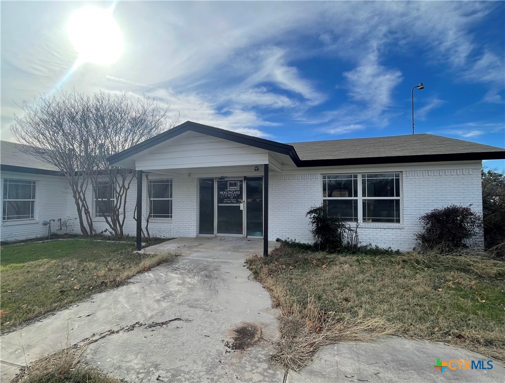 1405 W Storey