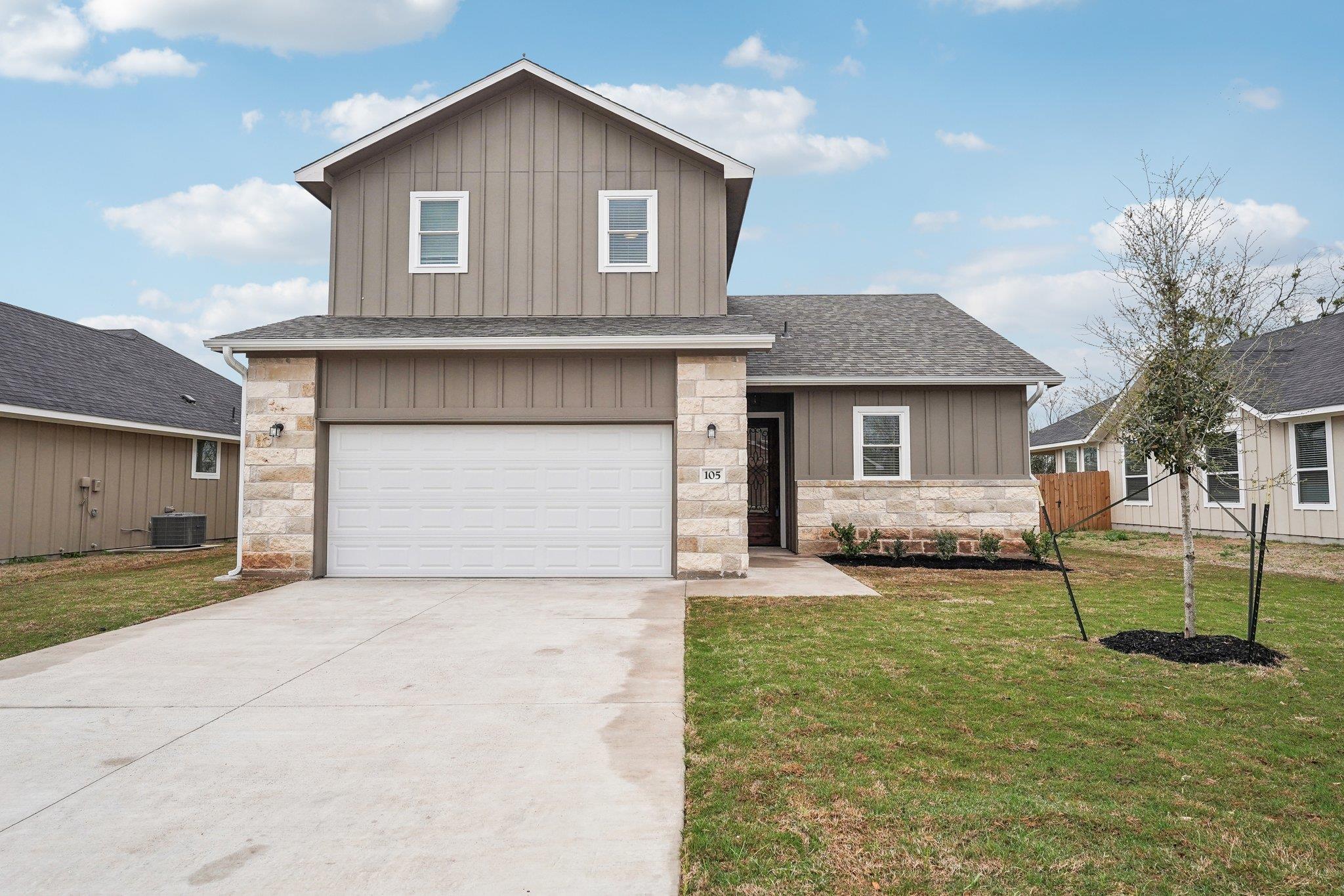 105 Callie, Smithville, TX 78957 — photo 1