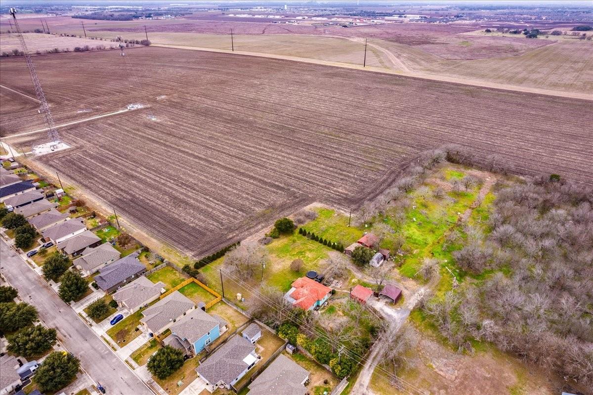 530 Continental Dr, Seguin, TX 78155 — photo 1