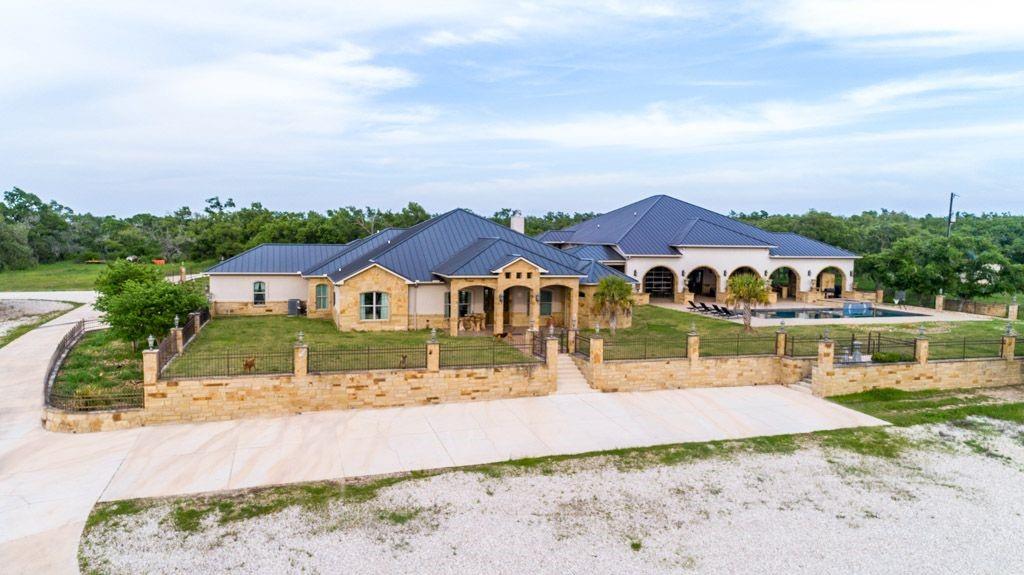 761  Allison Ln, San Marcos, TX 78666 — photo 1