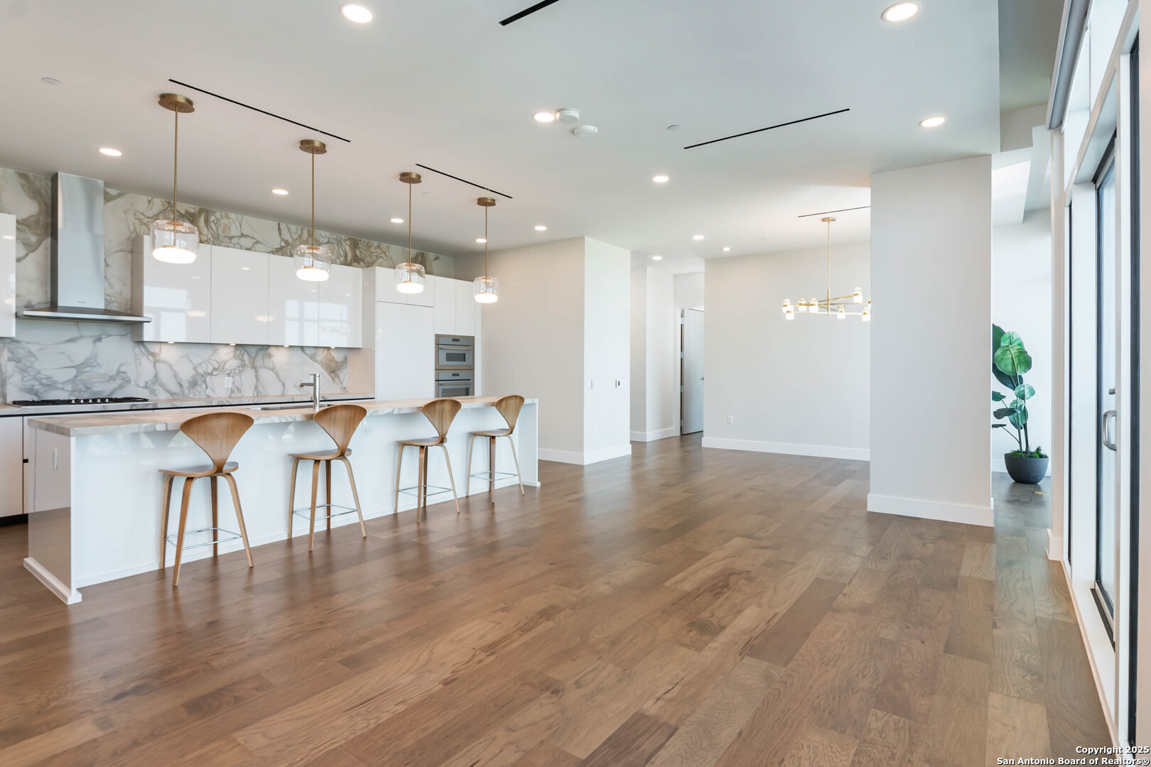 123 Lexington, San Antonio, TX 78205 — photo 1