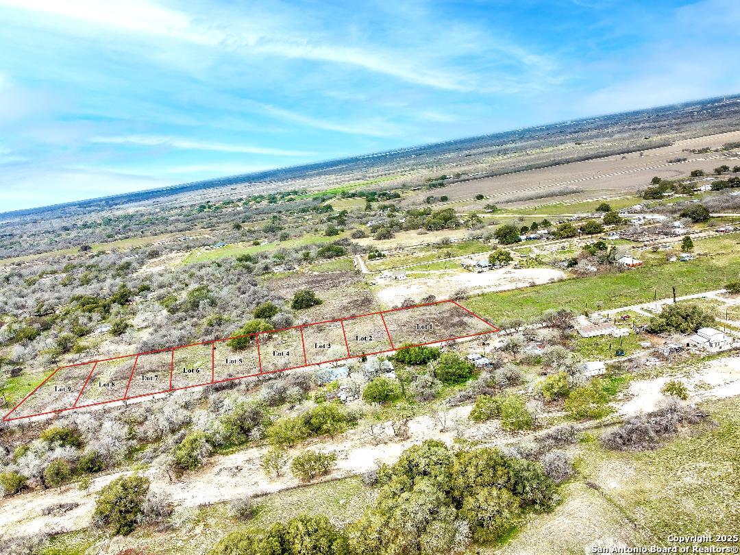 450 County Road 124, Floresville, TX 78114 — photo 1