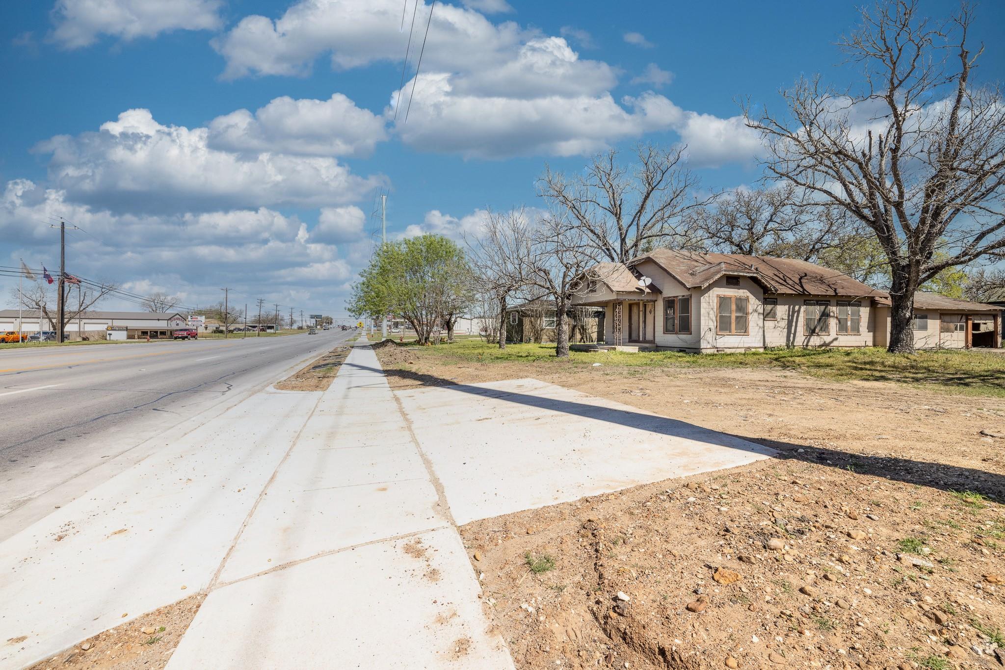 1602 Water, Gonzales, TX 78629 — photo 1