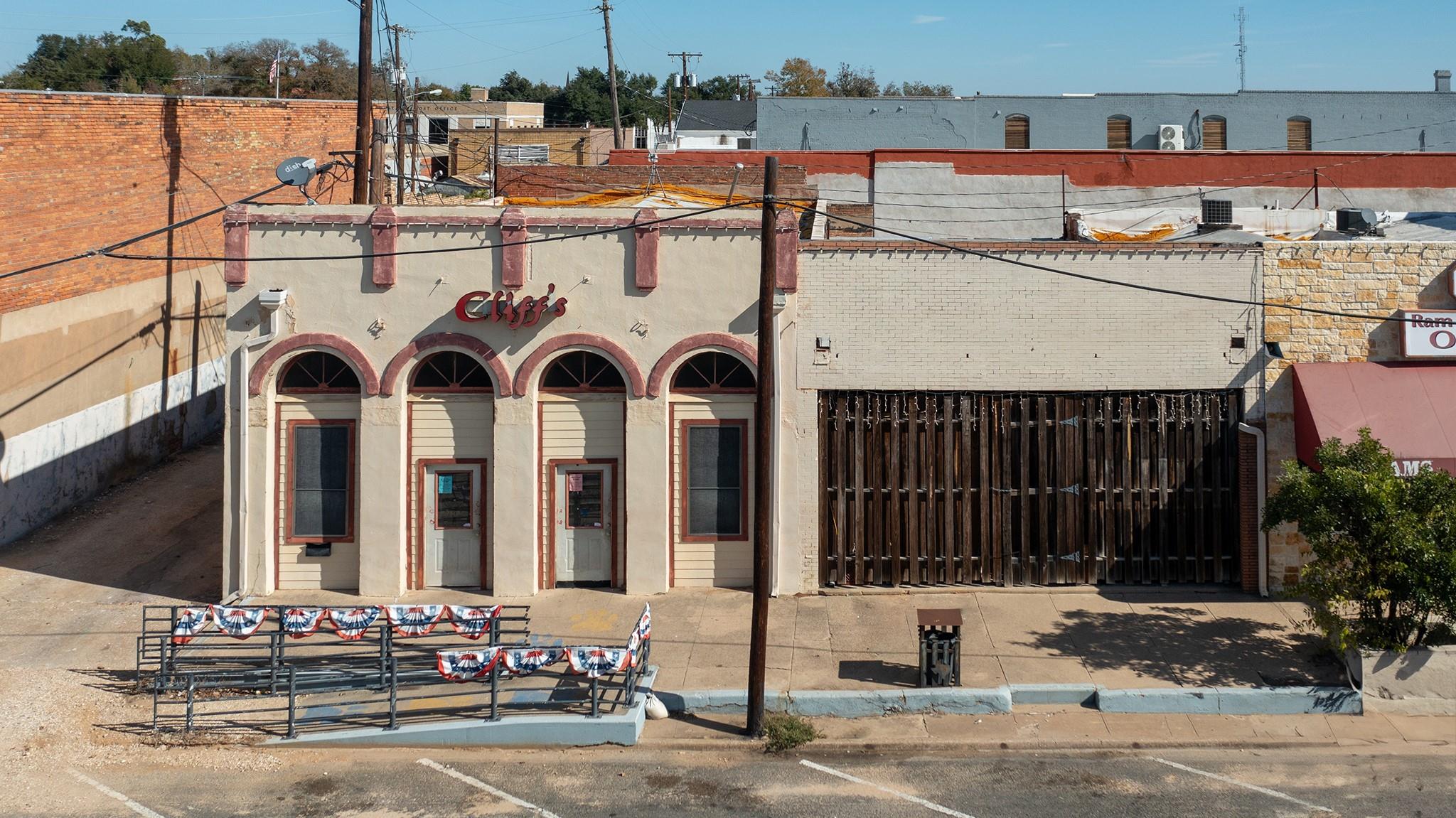 218 Main, Rockdale, TX 76567 — photo 1