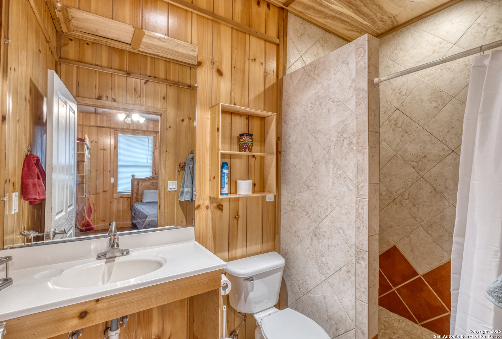 387 Madrone Loop