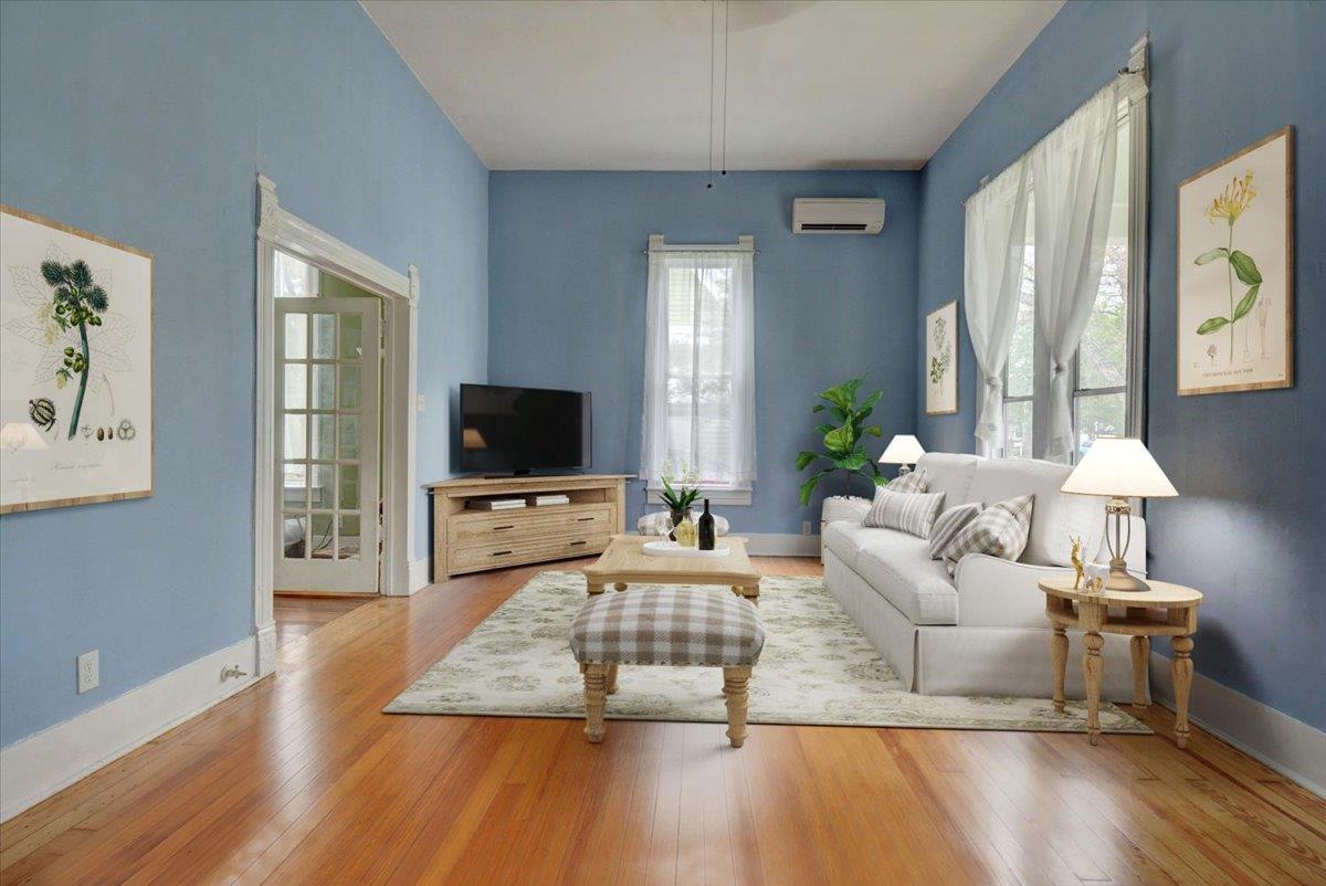 501 Burleson, Smithville, TX 78957 — photo 1