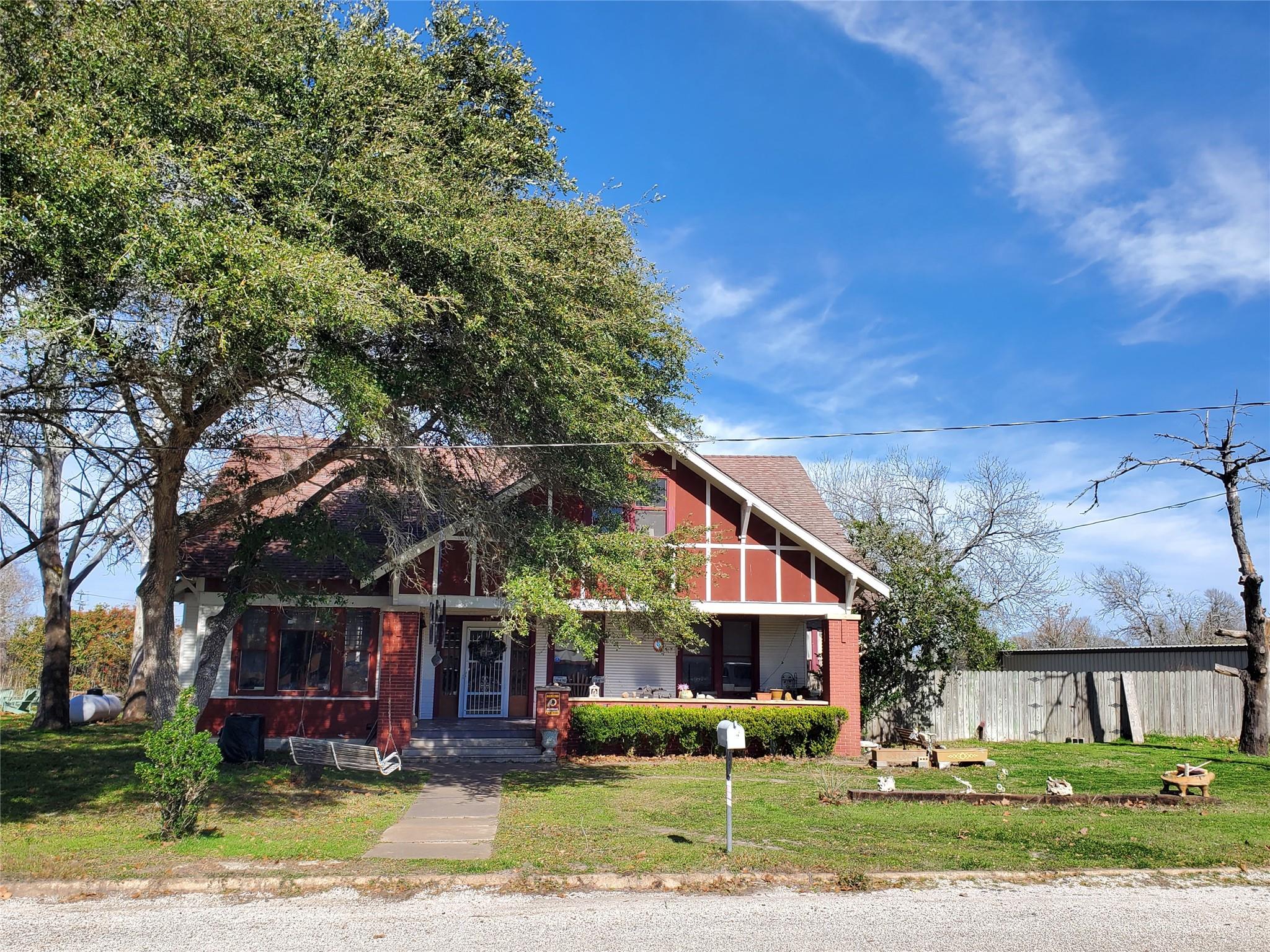 422 North Main, Flatonia, TX 78941 — photo 1