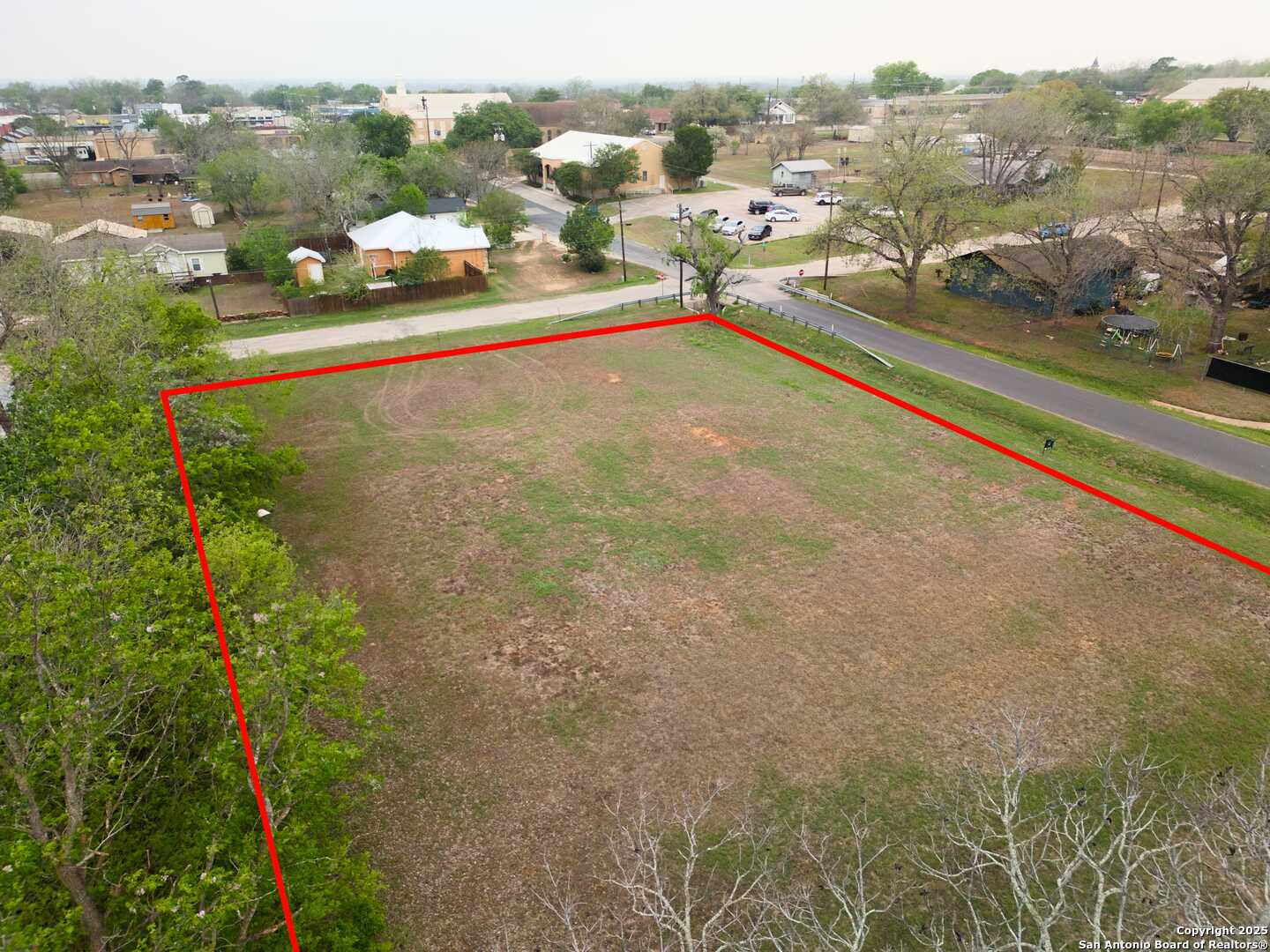 1306 B St, Floresville, TX 78114 — photo 1
