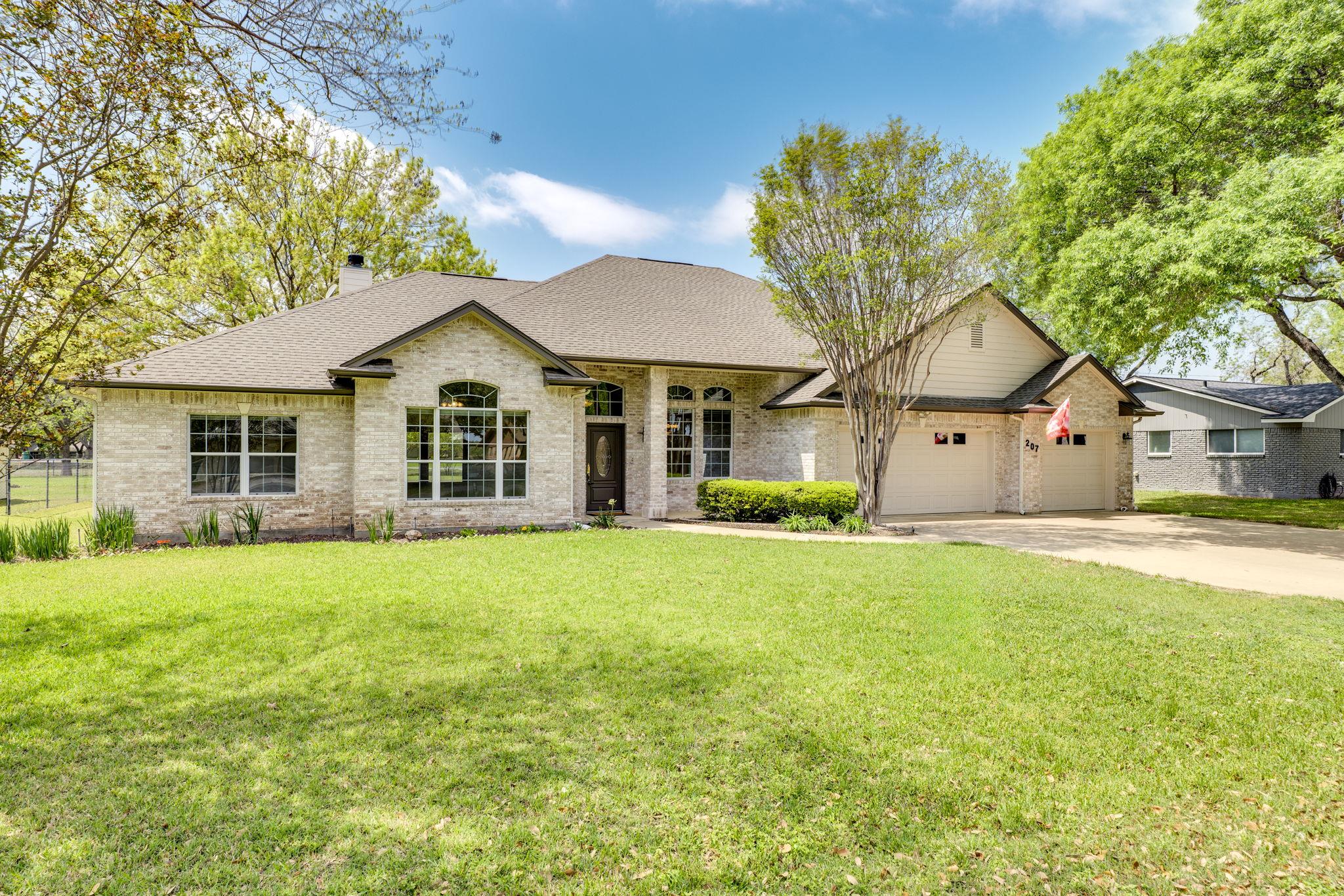 207 Flamingo, Highland Haven, TX 78654 — photo 1