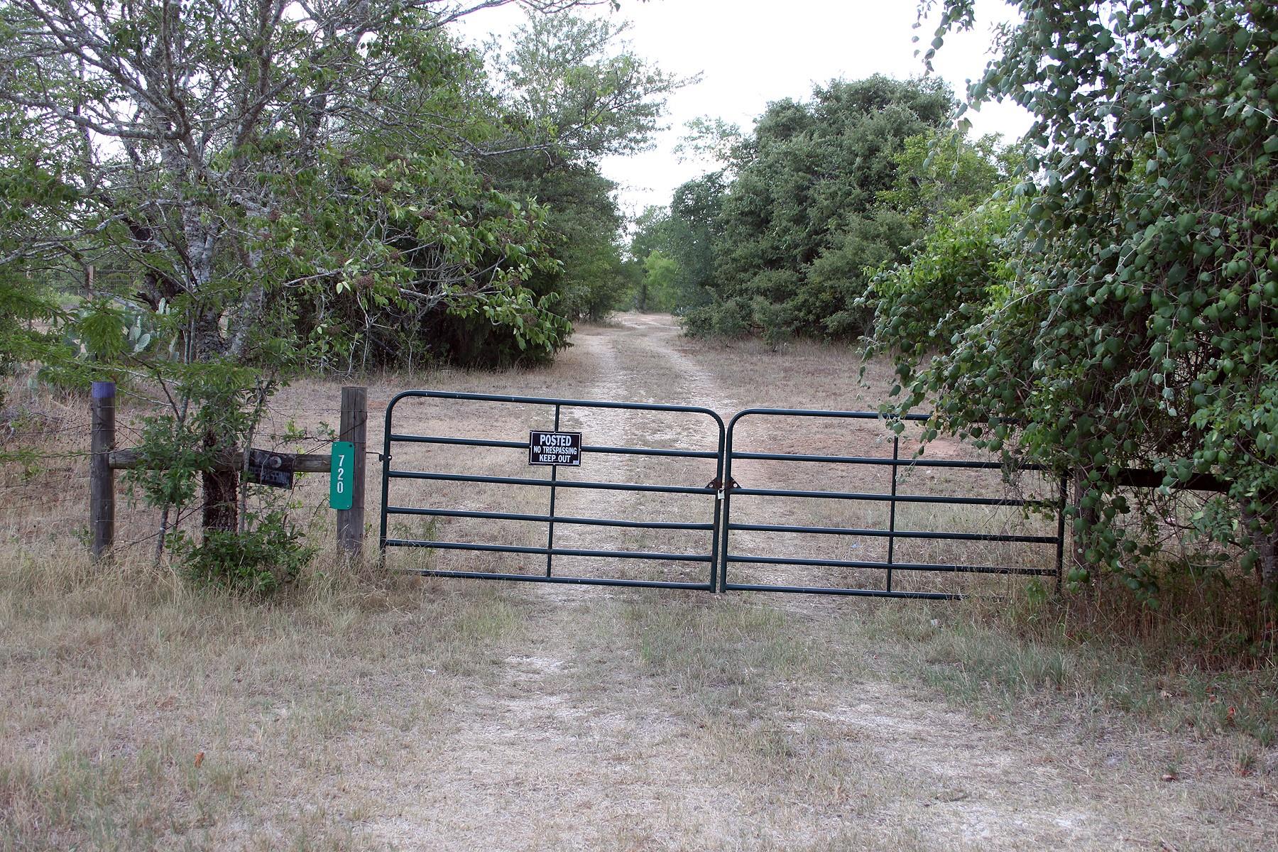 720 Green Acre, Dale, TX 78616 — photo 1