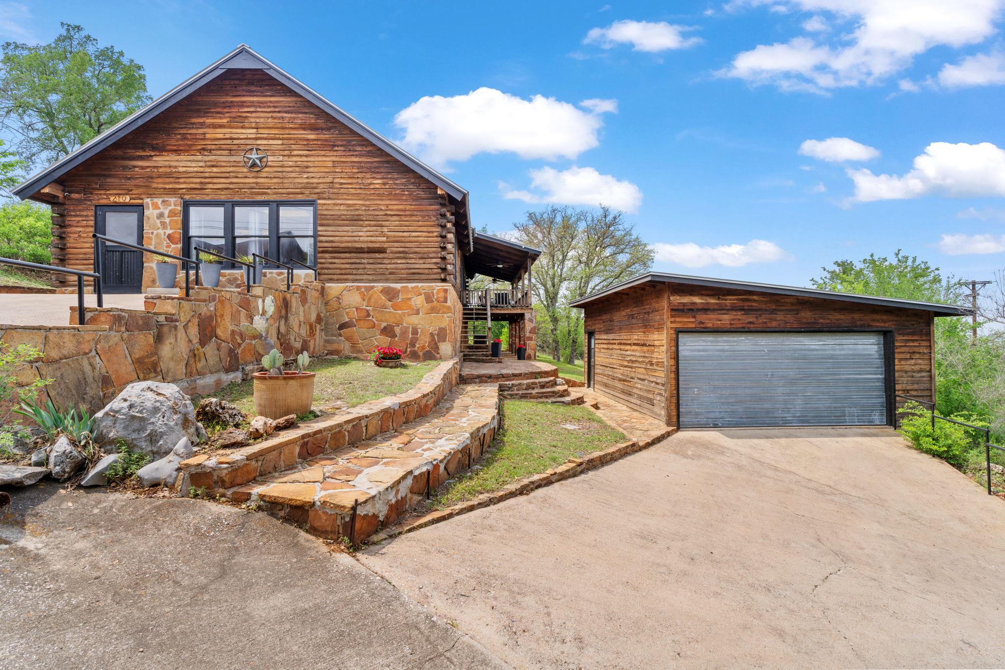 210 Circle, Horseshoe Bay, TX 78657 — photo 1