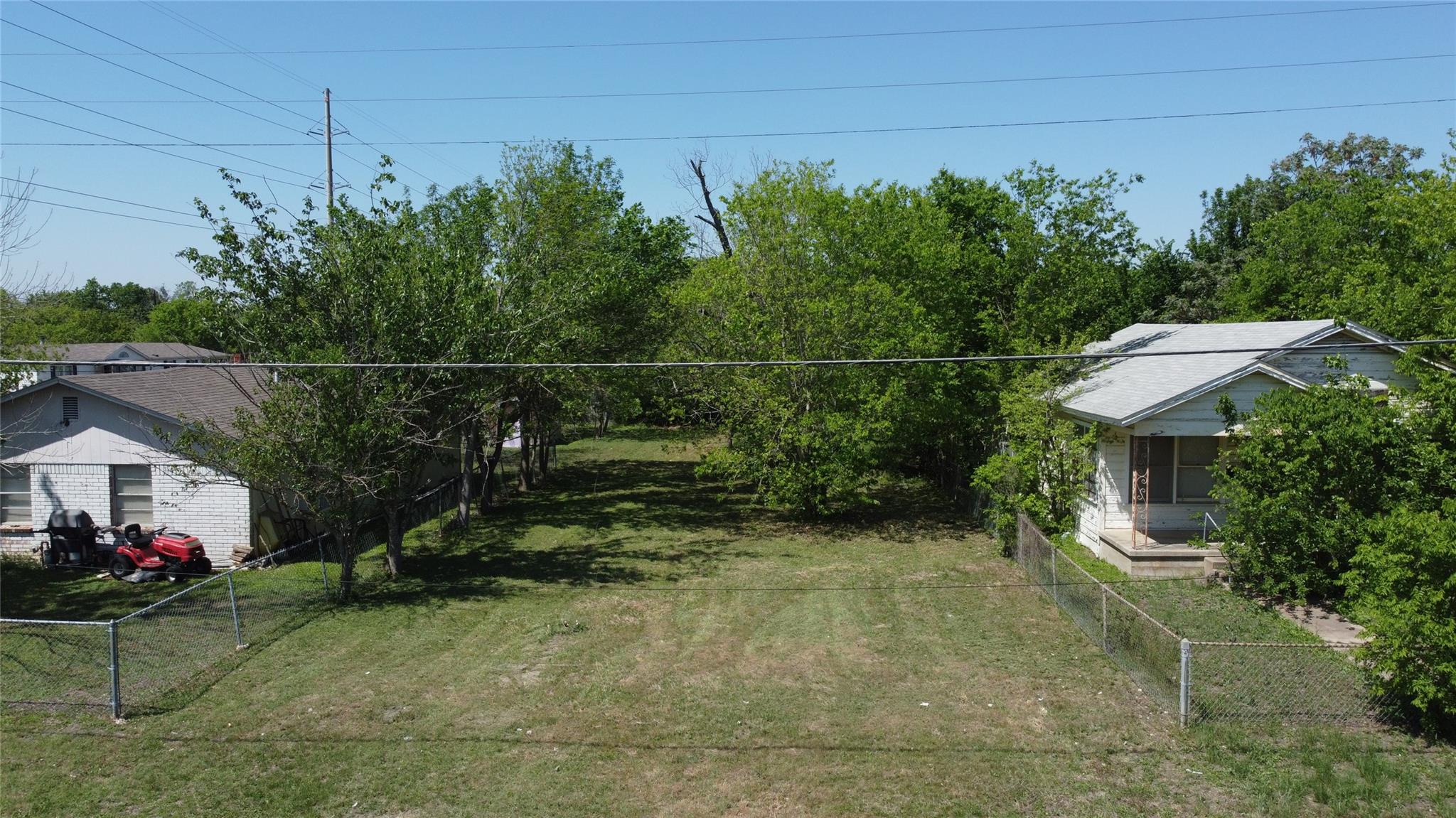 408 Symes, Taylor, TX 76574 — photo 1