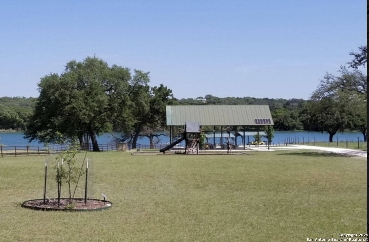 421 Lake Side Cir, Boerne, TX 78006 — photo 1