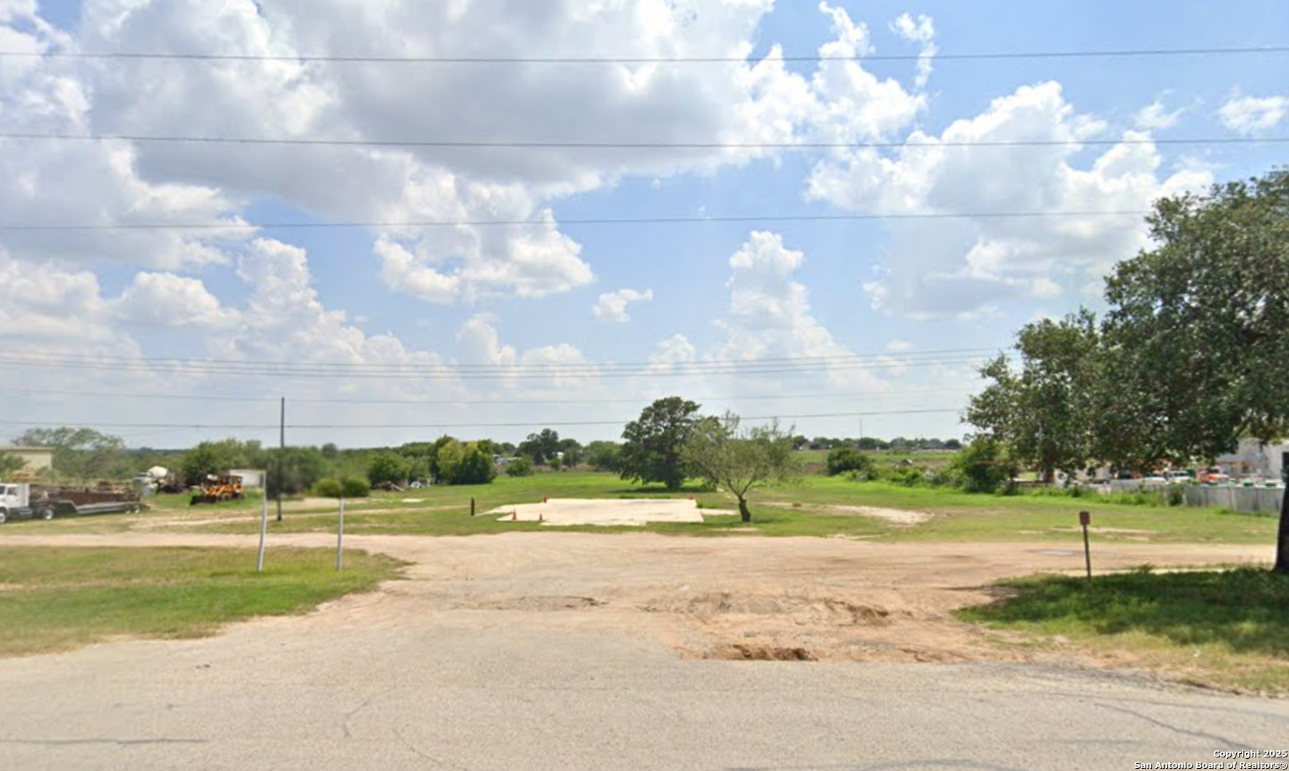 531 10th, Floresville, TX 78114 — photo 1