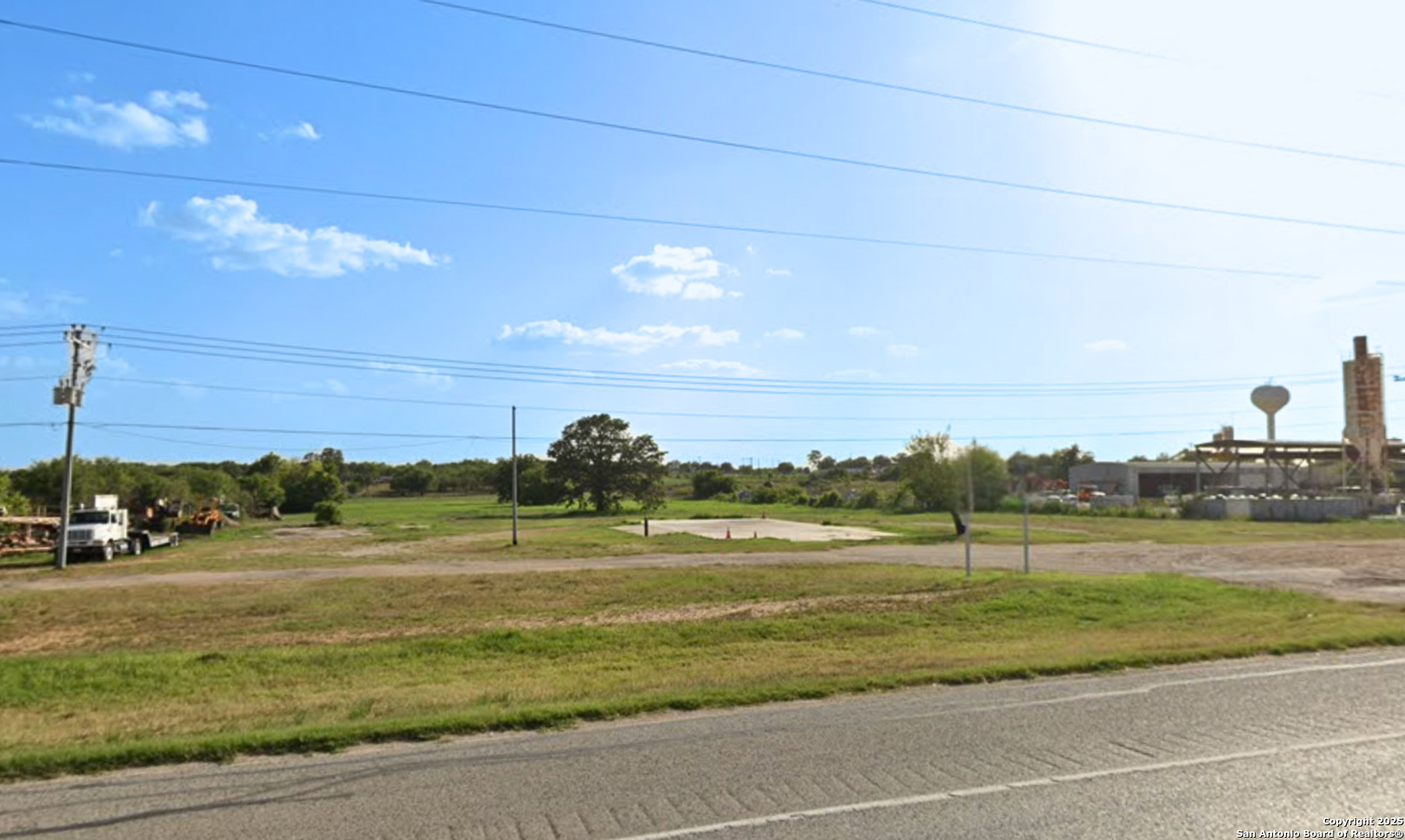 531 (3.27 AC) 10th, Floresville, TX 78114 — photo 1
