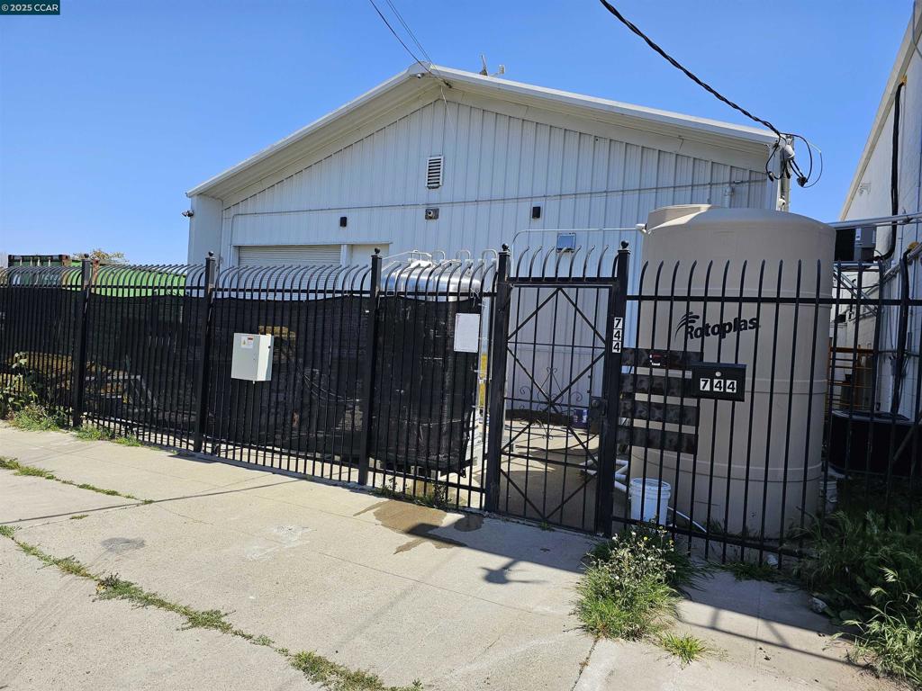 744 S 13Th St, Richmond, CA 94804 — photo 1