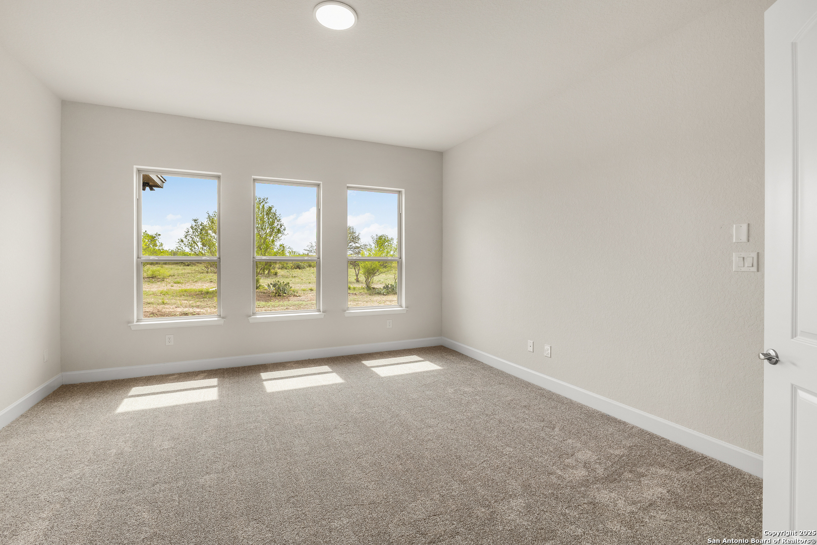 649 Legend Park, Castroville, TX 78009 — photo 1