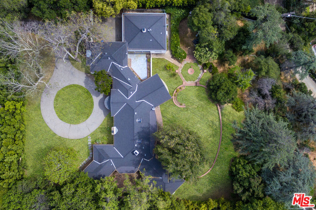 7 Oakmont Drive, Los Angeles, CA 90049 — photo 1