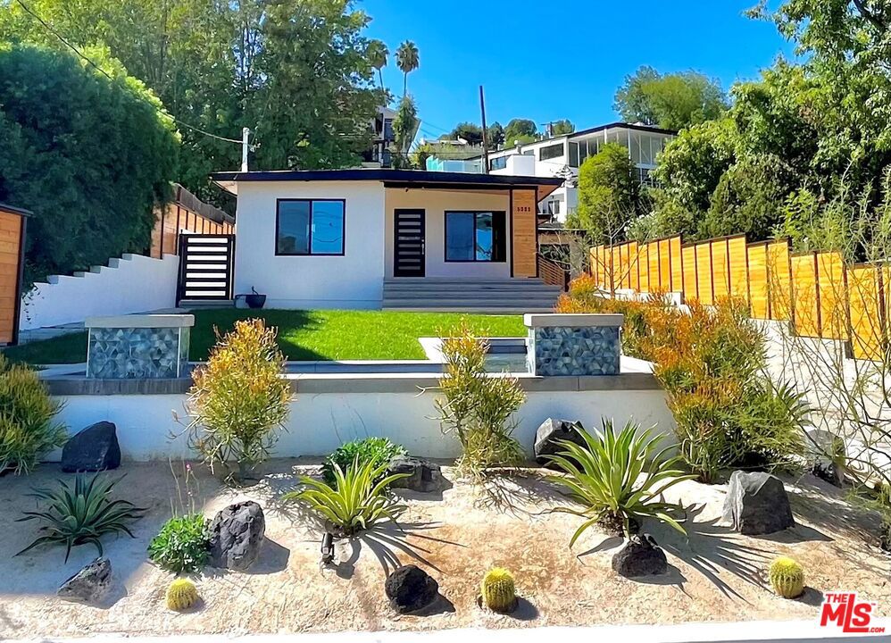 5005 Catalon Avenue, Woodland Hills, CA 91364 — photo 1