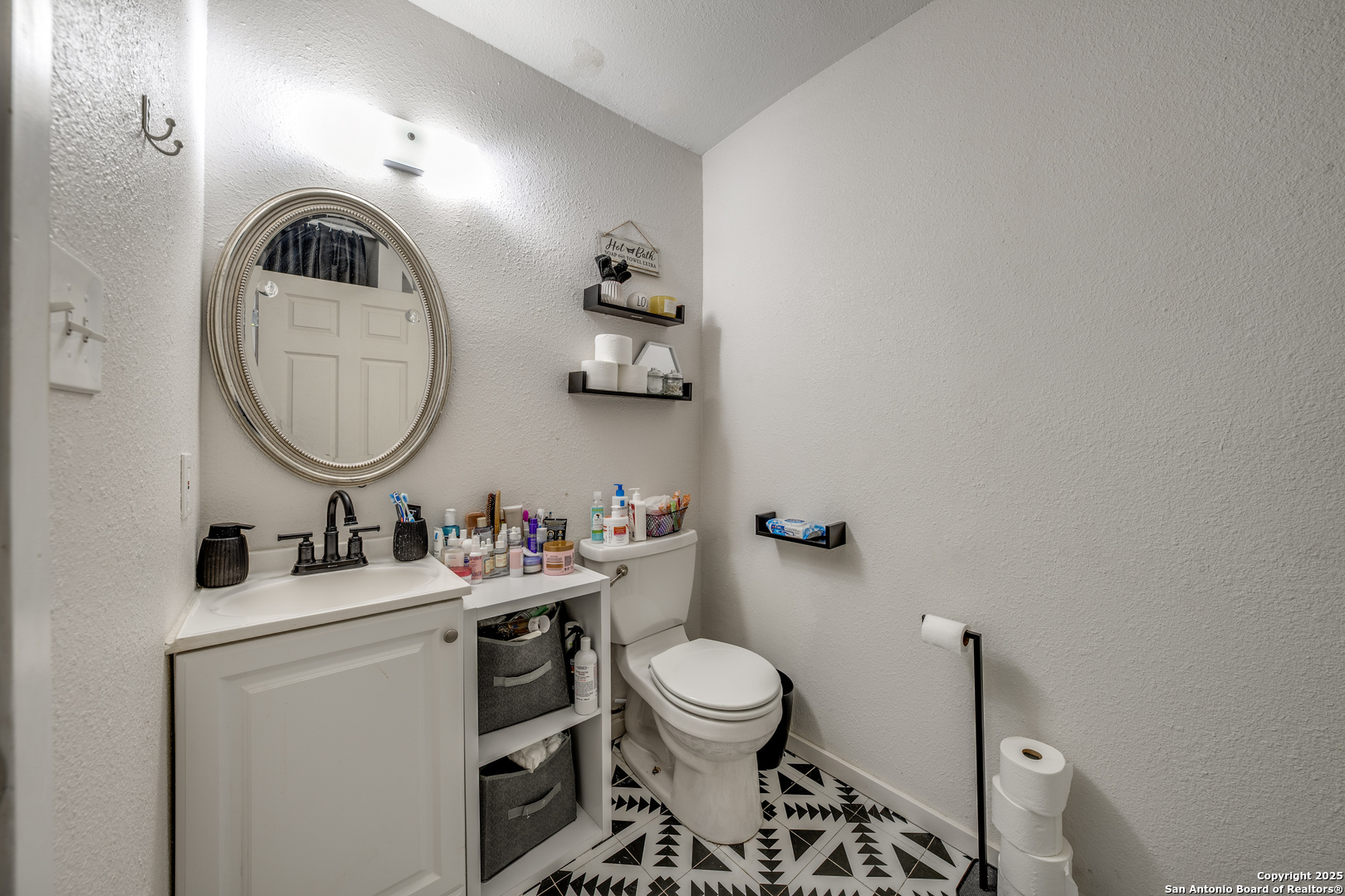 125 Magendie St, San Antonio, TX 78210 — photo 1