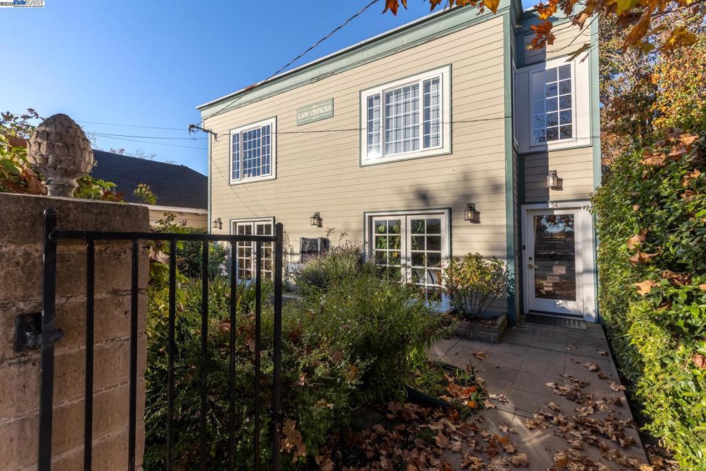 54 Railroad Ave, Richmond, CA 94801 — photo 1