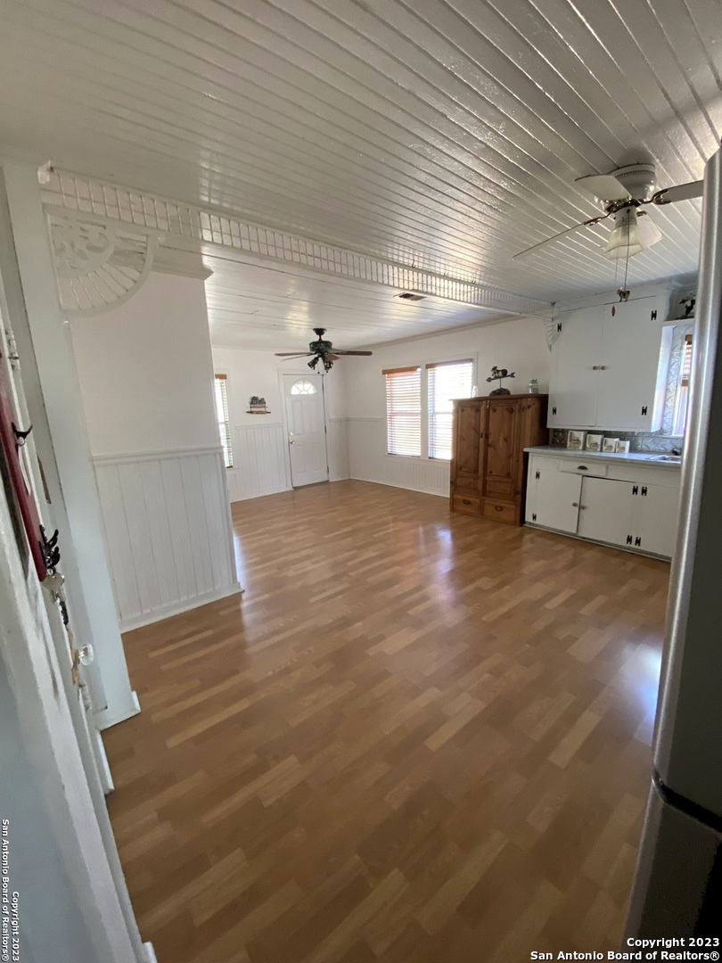 2667 COUNTY ROAD 134, Floresville, TX 78114 — photo 1