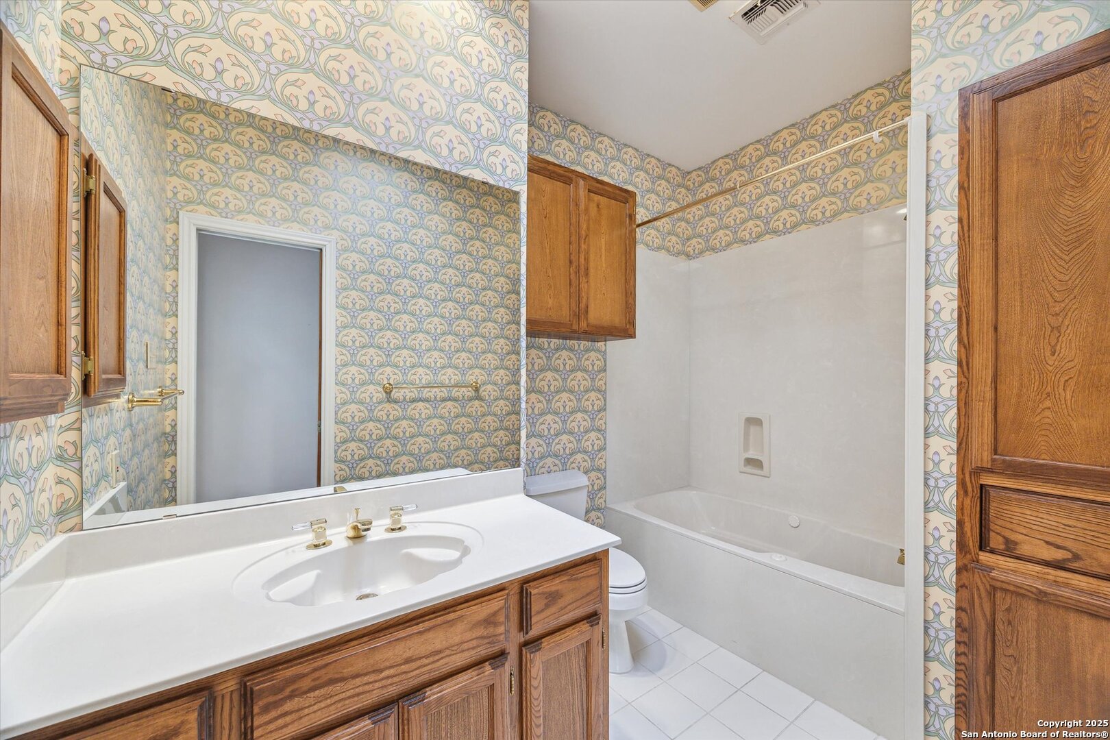 640 Woodlake, McQueeney, TX 78123 — photo 1