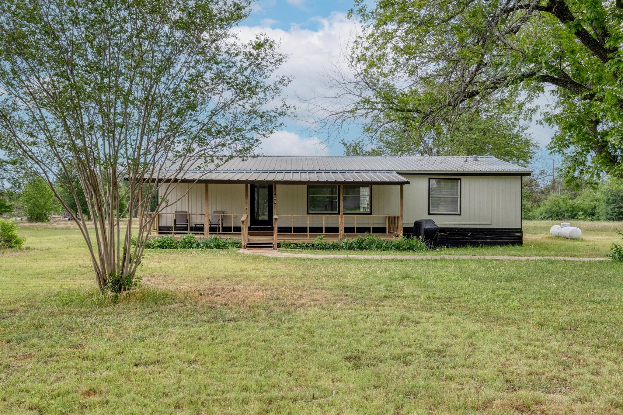 209 Fallwell St, Liberty Hill, TX 78642 — photo 1