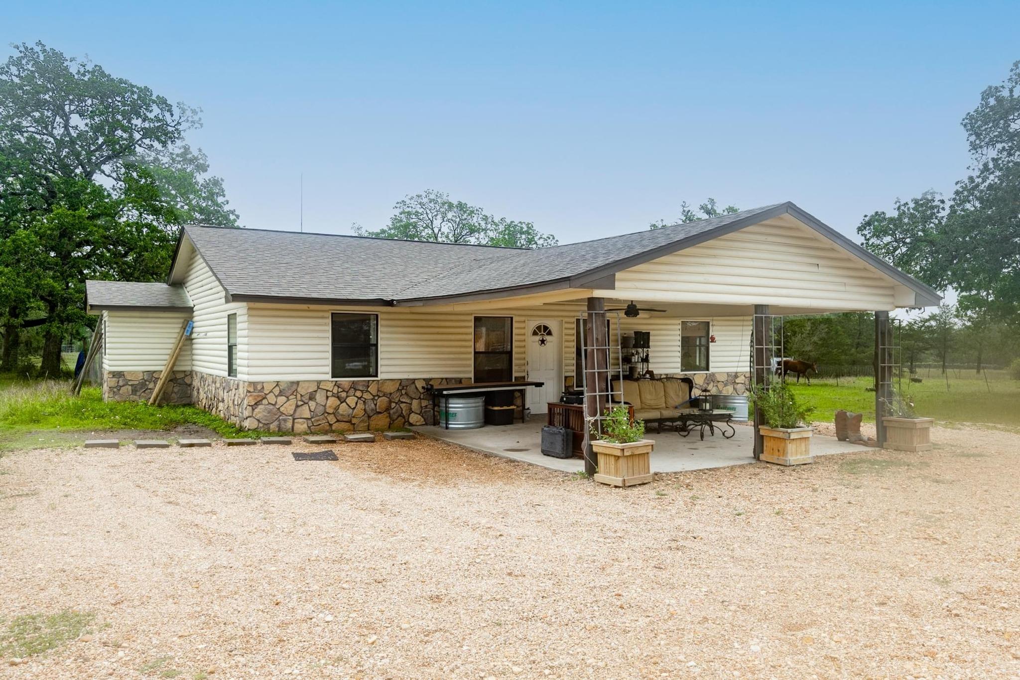 326 Zapalac, Smithville, TX 78957 — photo 1