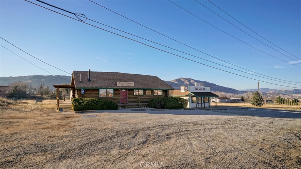 21069 Woodford Tehachapi Rd, Tehachapi, CA 93561 — photo 1