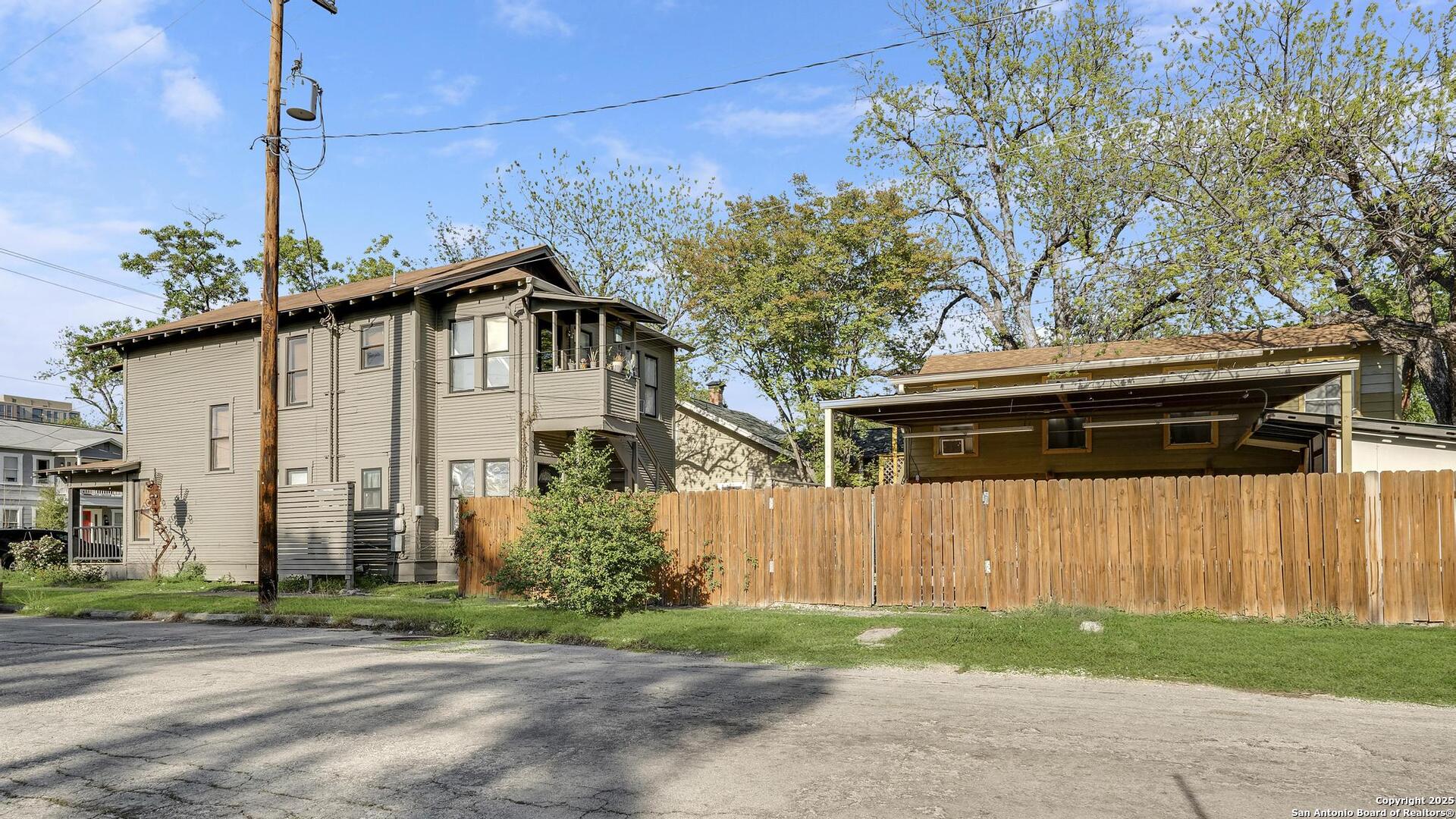 200 Queen Anne Ct, San Antonio, TX 78209 — photo 1