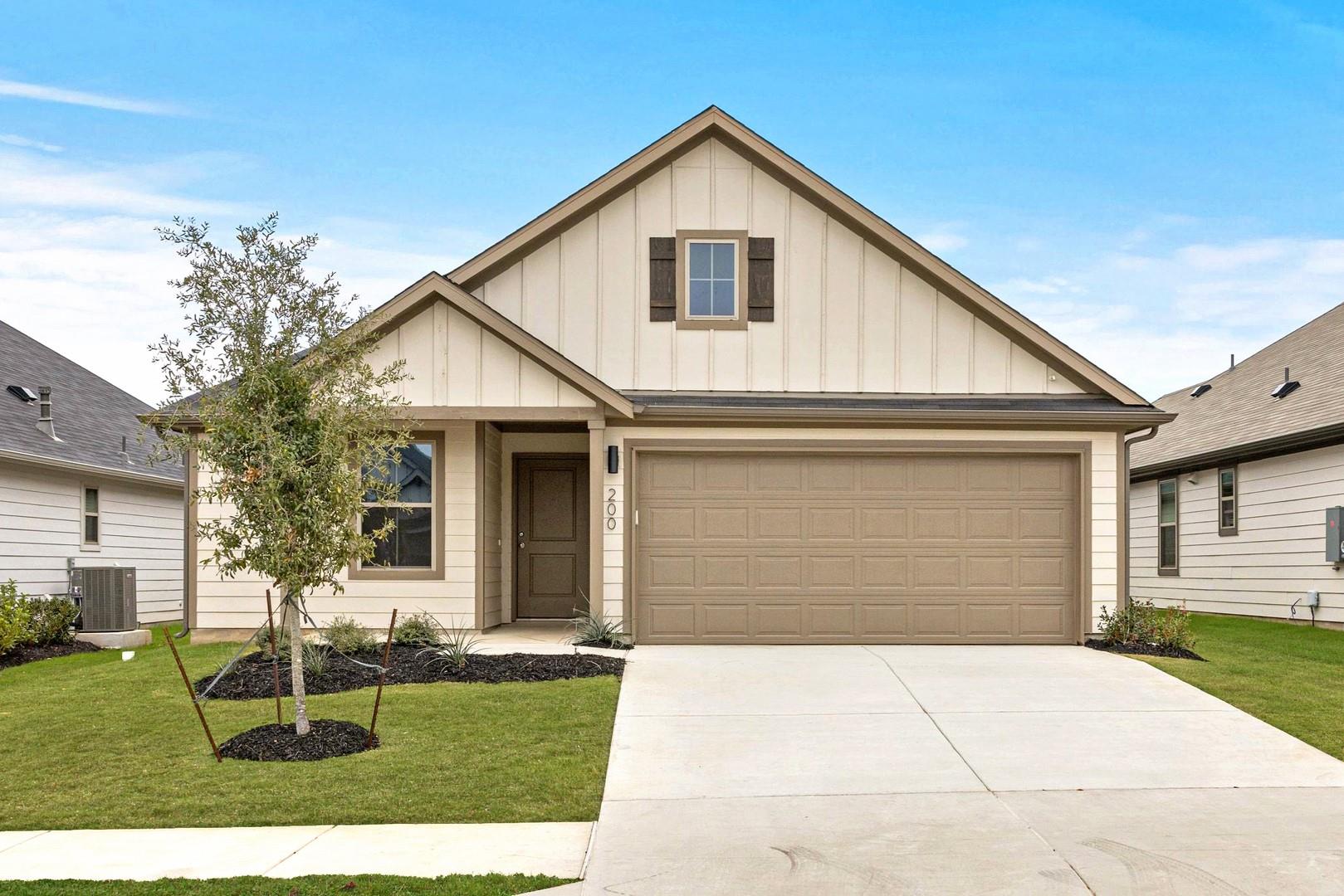 200 Hidalgo, Elgin, TX 78621 — photo 1