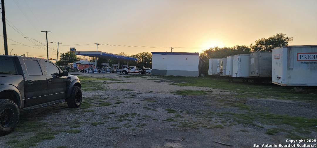 539 Historic Old Hwy 90, San Antonio, TX 78237 — photo 1