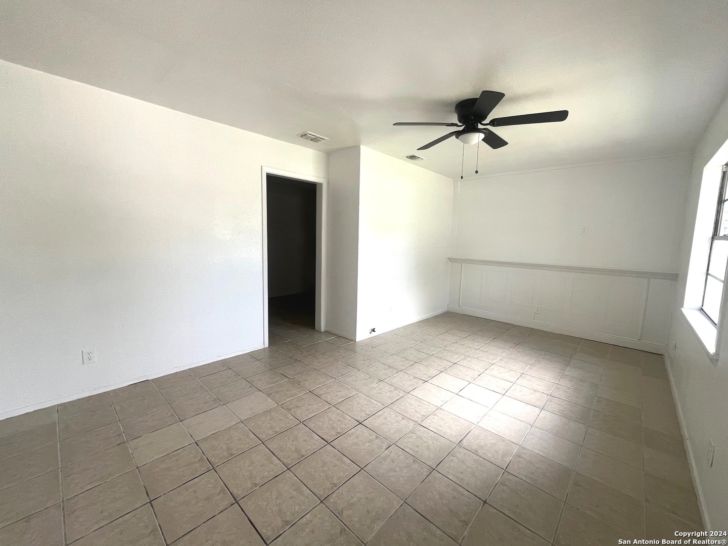 2205 LOUISE ST, Seguin, TX 78155 — photo 1