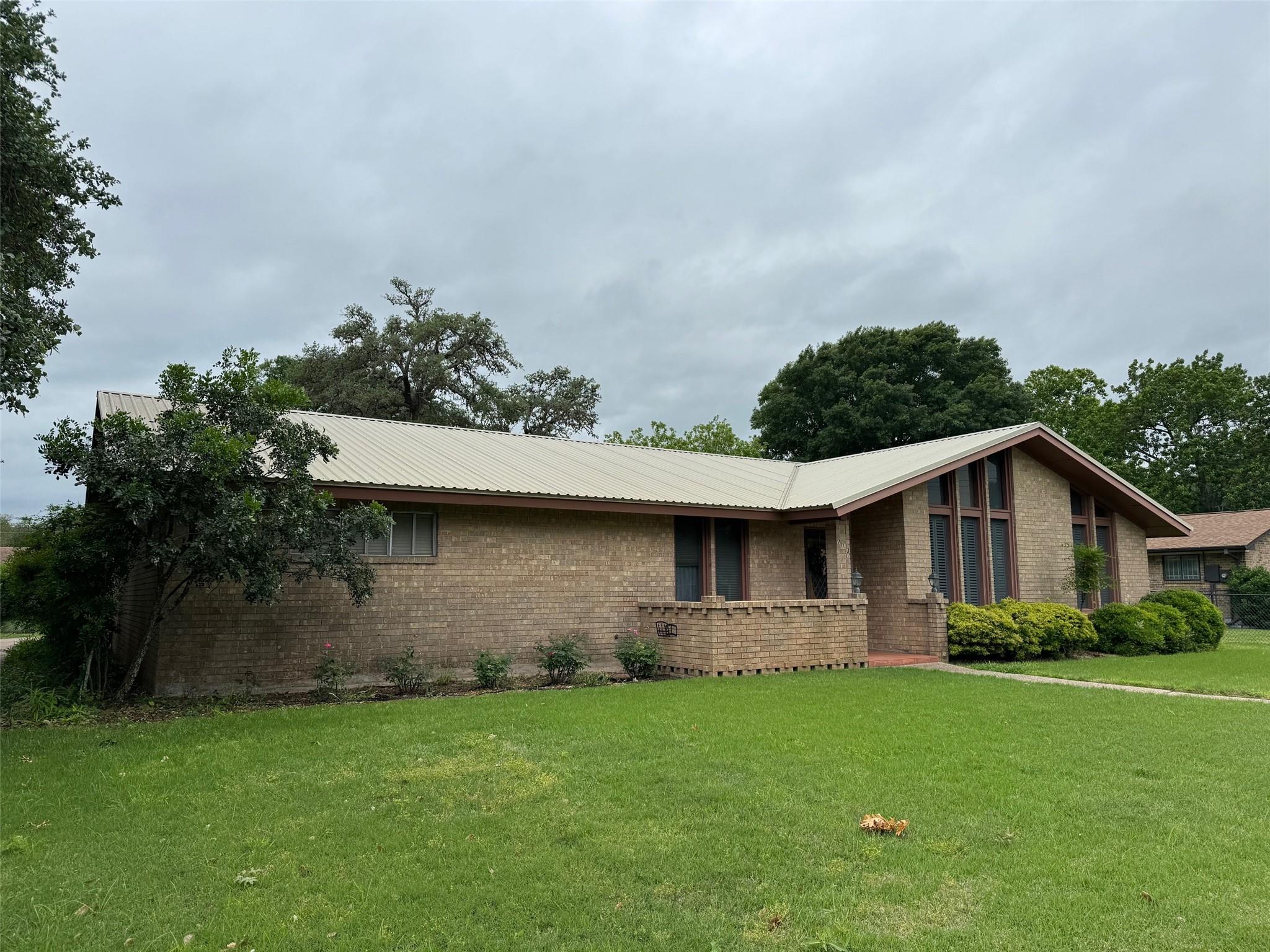 713 Sarah Jo, La Grange, TX 78945 — photo 1