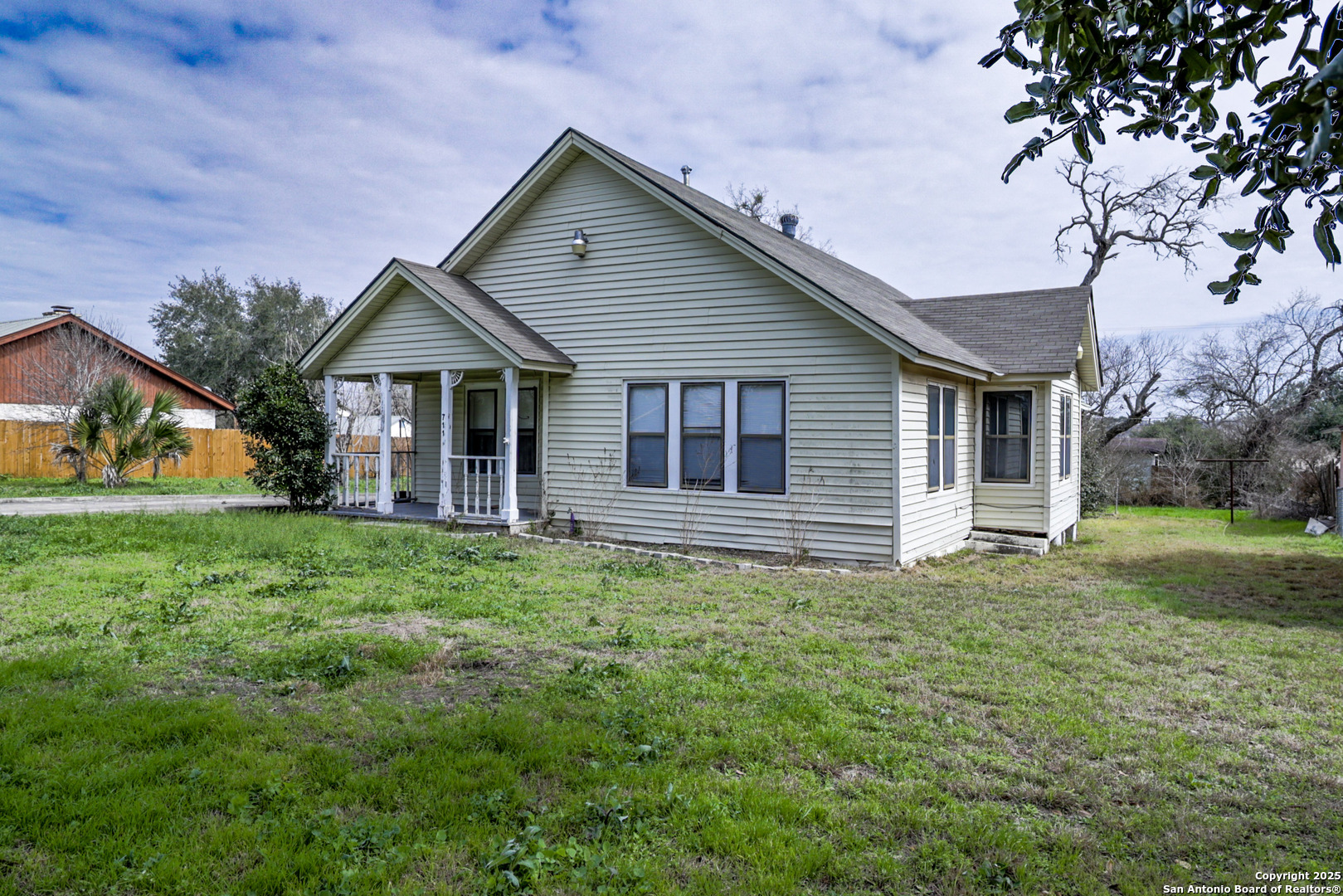 711 S 7TH ST, Kenedy, TX 78119 — photo 1